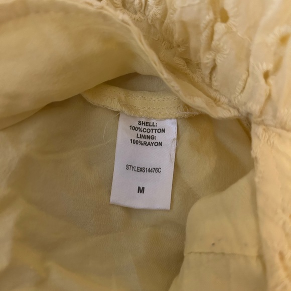 Butter yellow eyelet romper size medium - Picture 4 of 5